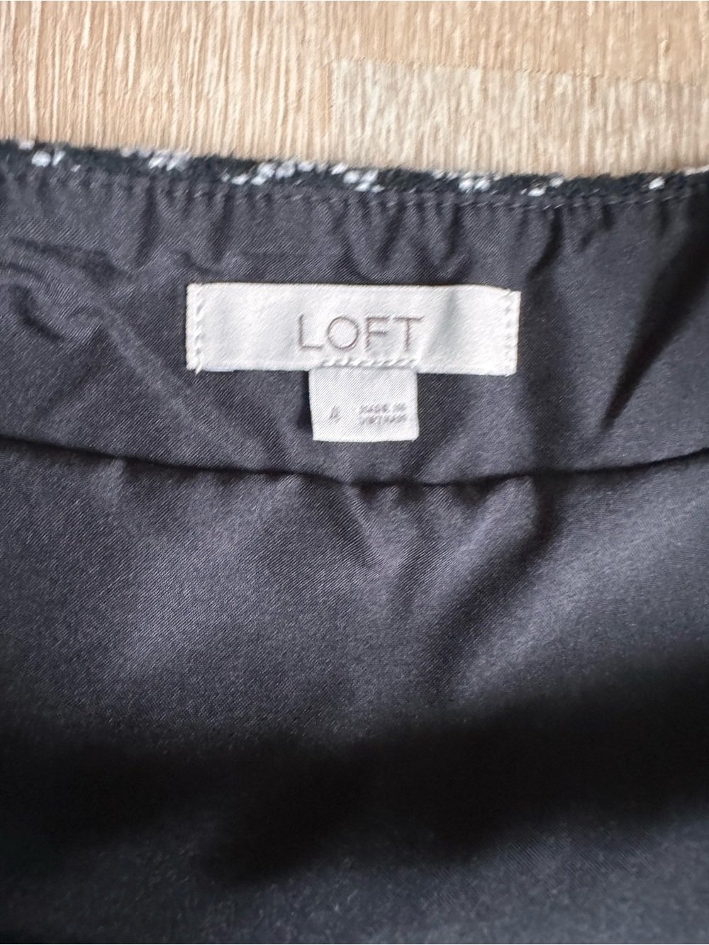 LOFT Black & White Geometric Knit Mini Skirt - Picture 4 of 4